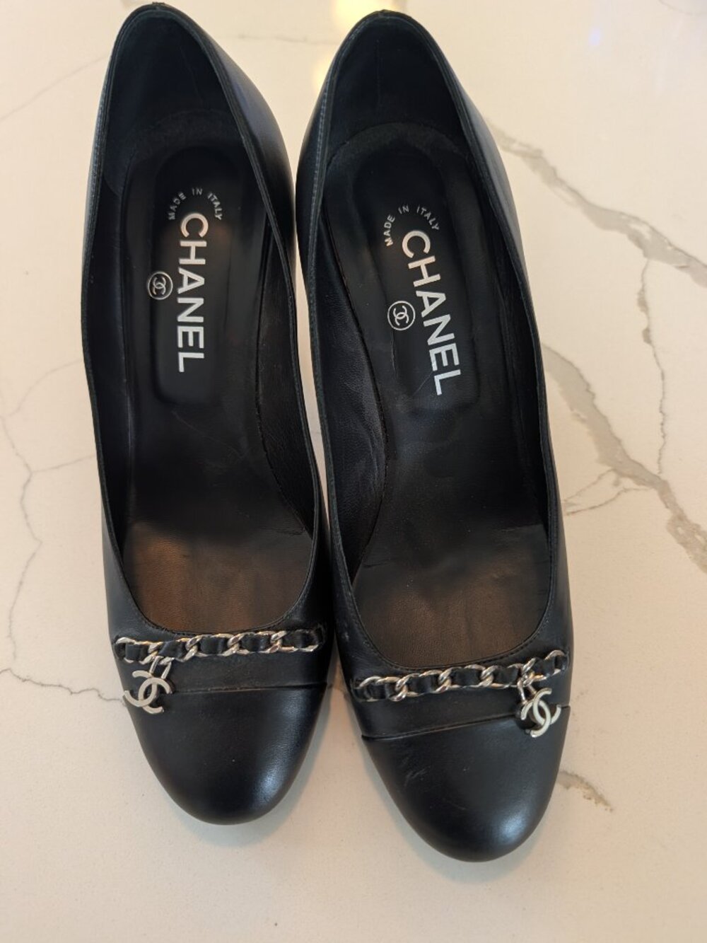 Chanel 2010 Black Lambskin Chain Logo Pumps EU 39 like new! - Picture 4 of 7